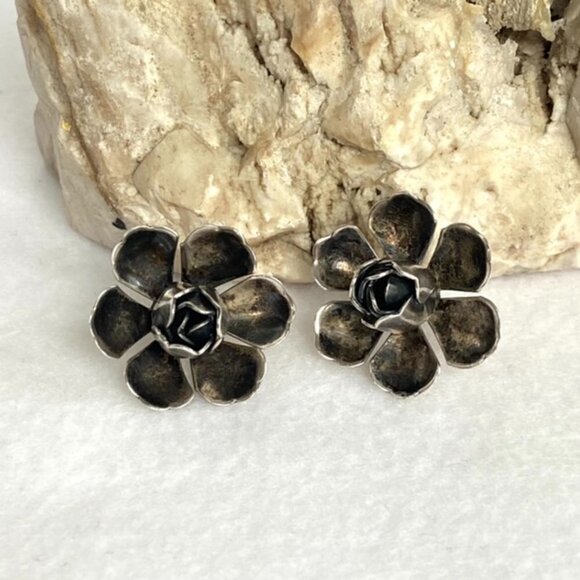 VTG Sterling Silver 925 0.89" 3D Oxidized Layered Flower Screw Back Earrings 8g - Picture 16 of 16